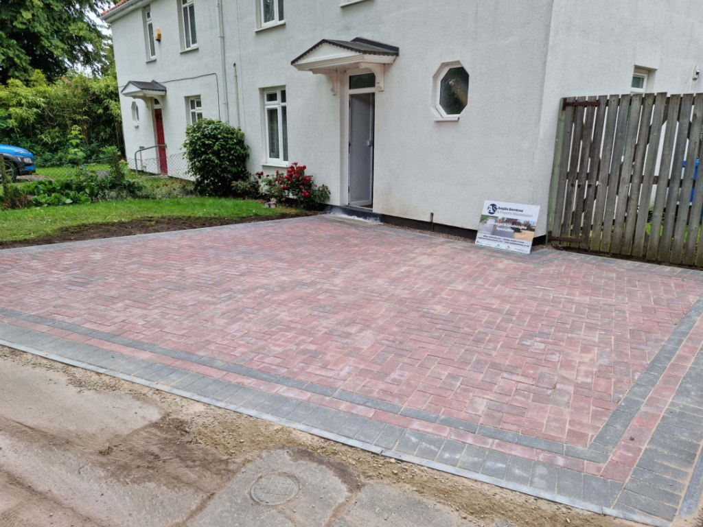 This is a newly installed block paved drive installed by Towcester Driveways