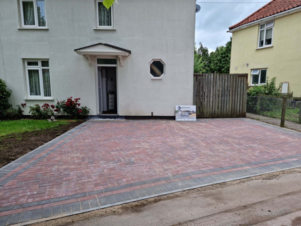 This is a newly installed block paved drive installed by Towcester Driveways