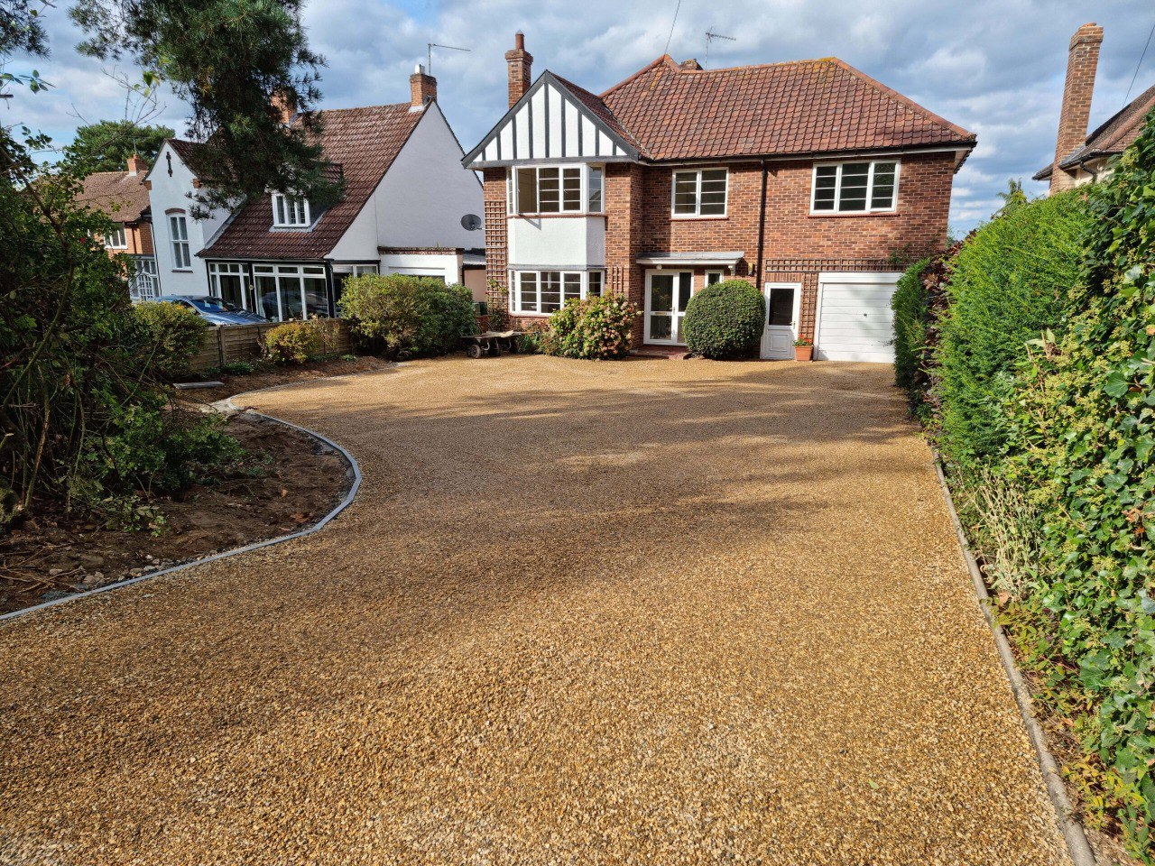 This is a newly installed tar and chip driveway installed by Towcester Driveways